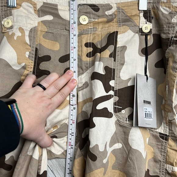 NWT Y2K Low Rise Cropped Camo Pants Bitten Size 18 - Picture 15 of 16